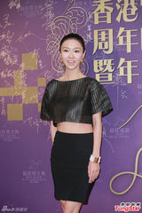 组图：章子怡火红包身裙挽手梁朝伟 宗师夺4奖