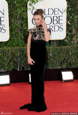 组图：克里基娜-兰西克蕾丝黑裙亮相珠宝抢镜