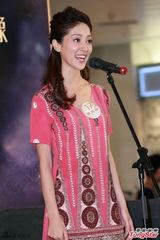 组图：候选港姐亮相辩论赛 佳丽登台秀口才