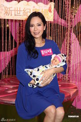 组图：郭羡妮出席活动向陈敏仪讨教育儿经