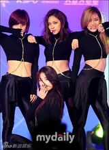 组图：miss A与Crayon Pop出席韩国体育颁奖礼