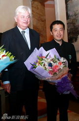 幻灯：贾樟柯获颁军官勋章 将联手杜琪峰拍商业影片