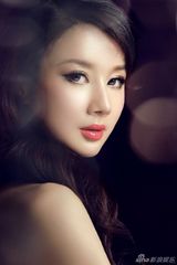 幻灯图：孙菲菲红唇似火 古典美人演绎玫瑰人生