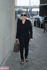 组图：关之琳否认百万办父丧礼 关锦鹏万梓良致祭