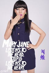 组图：百变五侠模仿五娃 仿真峰章恋舞台牵手