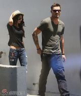 高清组图：梅根-福克斯和男友亮相街头 休闲装难掩星味