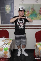 组图：田蕊妮陈展鹏开心聚餐为新剧冲收视