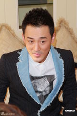 组图：林峰庆销量破百万 被曝是迟到大王