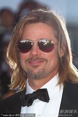 组图：皮特戛纳走秀长发黑超显帅气