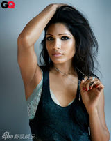 组图：弗里达-平托性感写真 百万宝贝变诱惑熟女