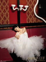 高清图：黄奕着婚纱登时尚大片 演绎华丽风情