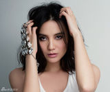 组图：小宋佳引领时尚风潮 个性写真魅惑迷倒众生