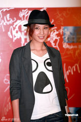 幻灯图：阿娇复出演女主 称与陈伟霆鸳鸯浴戏辛苦