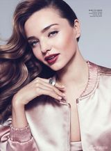 组图：米兰达-可儿最新时尚大片 裸背小秀乳沟