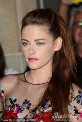 《旅途上》首映 “偷腥女”克里斯汀情变后首公开亮相