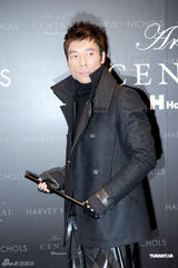 组图：许志安否认工作量减少 赞容祖儿有大将之风 