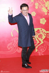 组图：英皇电影春茗星光璀璨 古巨基暂无意结婚