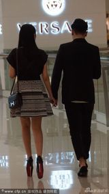 组图：张艾嘉儿子与官三代女友约会 见媒体闪人