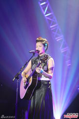 组图：萧敬腾上海开唱雨神未发威 被何韵诗调侃