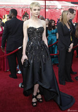 高清组图：凯芮-穆里根亮相黑裙优雅俏皮可人