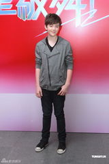 组图：Greyson亚视录节目唱新歌  期待去泰国骑大象