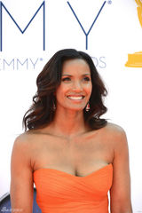 组图：女主播帕德玛-拉克施密橙色礼服亮相