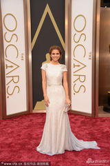 组图：86届奥斯卡红毯星光闪耀 高贵与奇葩并存