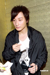 原创音乐榜周笔畅揽三项大奖 周杰伦提携师妹