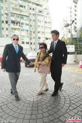 组图：霍家三代齐现身探晶晶 有望公布孙儿名字