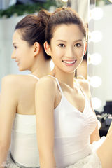 组图：女演员罗忆楠曝新写真 演绎初夏的清新