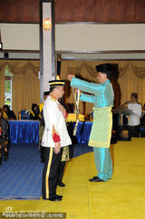 朱兆祥大马受封拿督 妻子胡静成首位中国籍拿汀