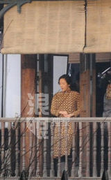 组图：章子怡上海补拍戏份 一袭旗袍气质古韵