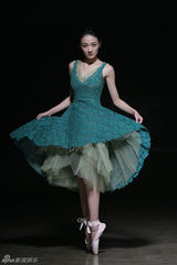 组图：“玉娆”徐璐芭蕾写真柔美瑰丽