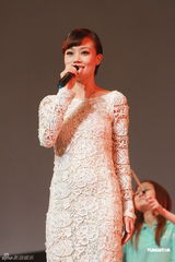 组图：容祖儿封口避谈龙儿恋 称何韵诗是好朋友