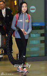 组图：韩运动员孙妍在体操世界杯获奖凯旋归国