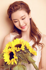 组图：马丹旎写真曝光 双面娇娃风格多变