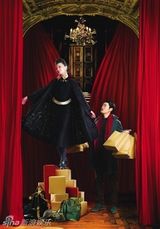 组图：华少万芳话剧拍大片 舞台传递时尚