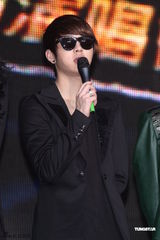 高清图：韩国五大组合天团开唱 SJ压轴掀高潮 