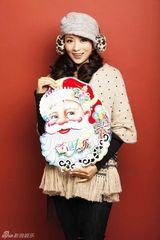 组图：刘庭羽乐享节日浪漫 双节祝福氛围浓重 