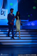 组图：第18届白玉兰奖杨幂雷佳音现身颁奖