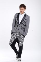 组图：陈浩民登杂志封面 尽展夏日成熟魅力