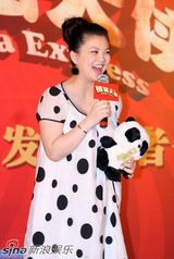 高清组图：李湘公开秀大肚 自曝体重已达140斤