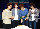 组图：CNBLUE欲与五月天合作 为姜敏赫庆生温馨