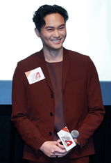 组图：《冲上云霄》亮相香港 张智霖等现身助阵