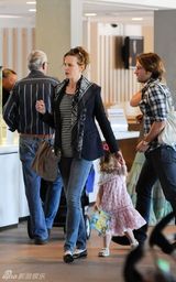 高清组图：妮可-基德曼全家返澳 全家三口秀幸福