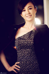 高清图：傅艺伟冬日大片迷人微笑尽显御姐风范