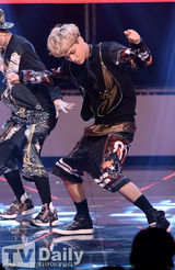 组图：EXO胜宣美夺《MCountDown》三连冠