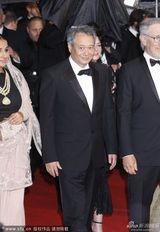 组图：李安领衔评审团登戛纳红毯 微笑儒雅