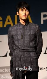 组图：《晚秋》釜山发布会 玄彬汤唯结伴亮相