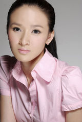 组图：田野戏里野蛮不讲理 戏外恬静娇俏